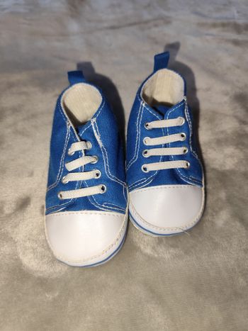 Petites baskets semelles souples type chausson taille 20-21