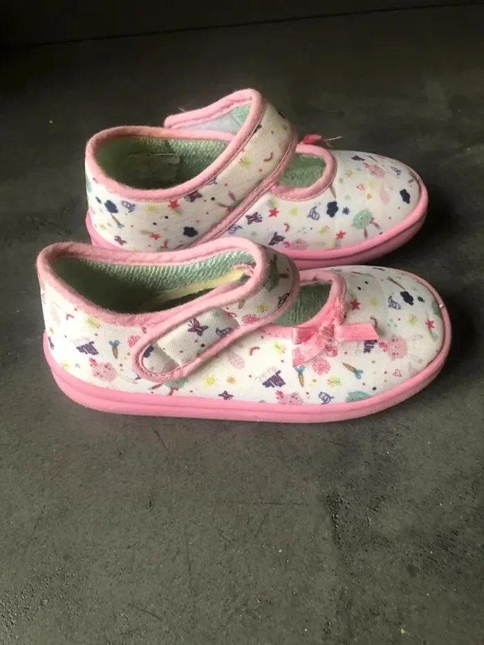 Chaussons à semelles rigides 25