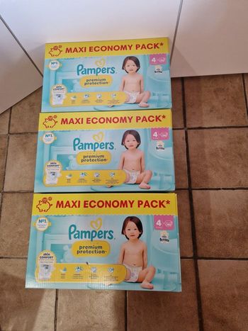 270 couches Pampers premium protection taille 4