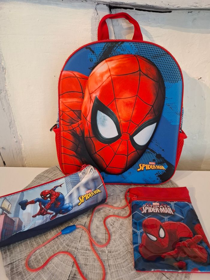 Cartable, trousse et pochette Spider-Man