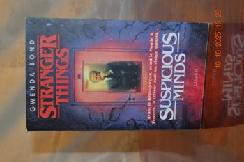 Livre "Stranger Things : Suspicious Minds"