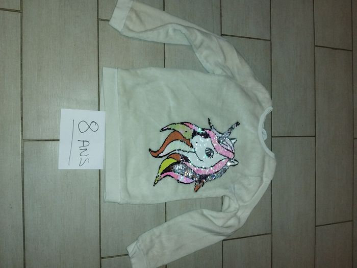Pull licorne taille 8 ns hetm