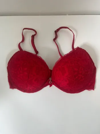 Soutien-gorge dentelle rouge Hunkemöller Taille 95C