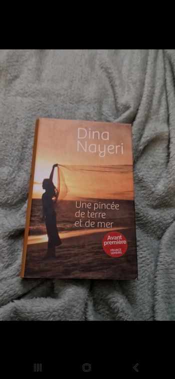 Une pincée de terre et de mer / Dina Nayeri