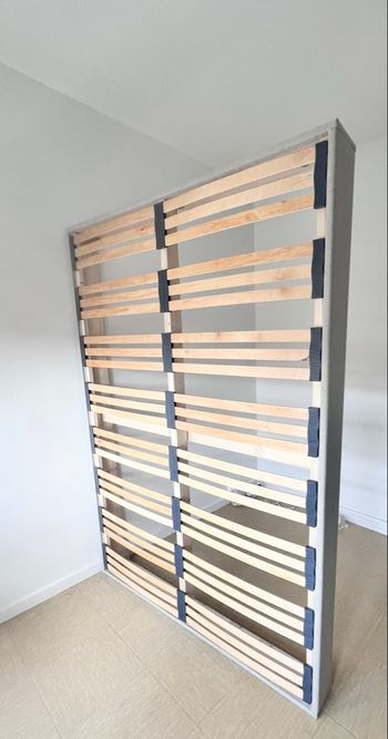 Sommier 140x190 à triple lattes – neuf + pieds