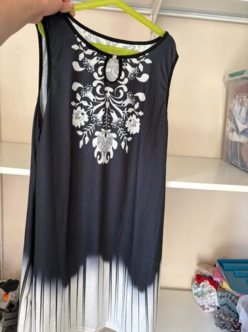 Robe noir à fleur