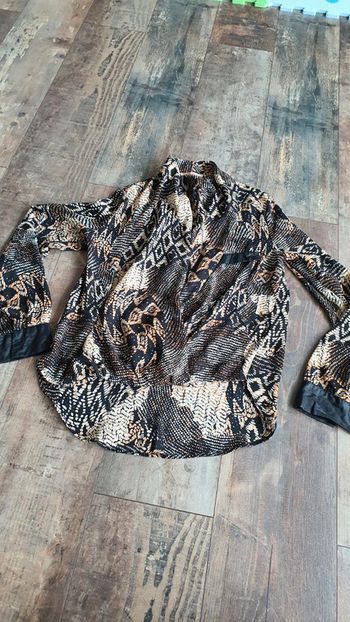 Blouse solange taille 36 en très bon état neuf sans étiquette