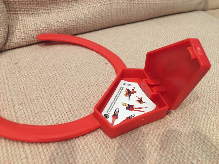 Collier en plastique Wonder Woman Justice league Burger King - photo numéro 2
