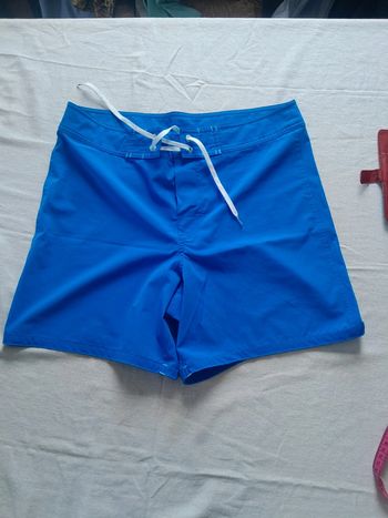 Short tribord taille 40 très bon état