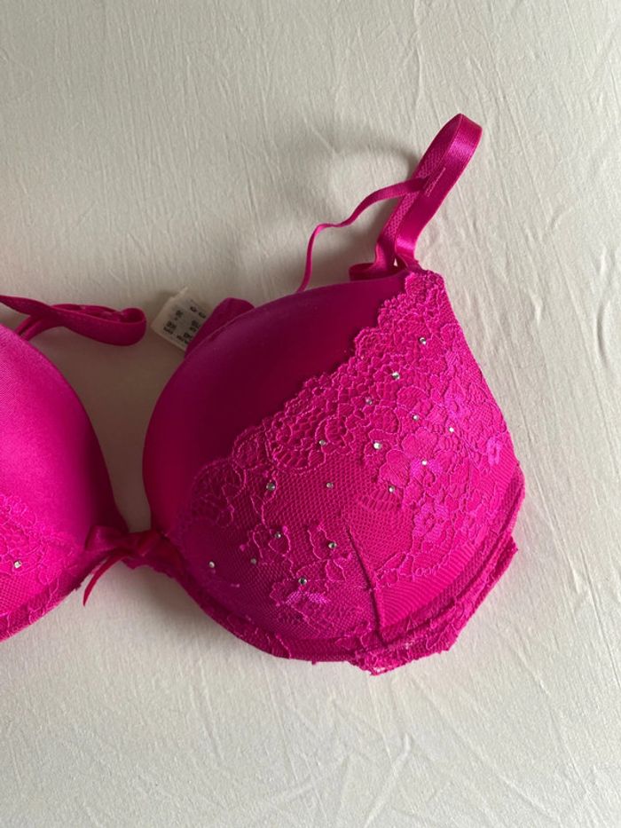 Soutien gorge fushia - photo numéro 2
