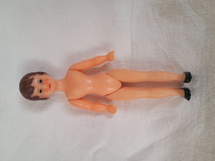 Poupée ancienne Ari + 1 vêtement Hauteur 11 cm