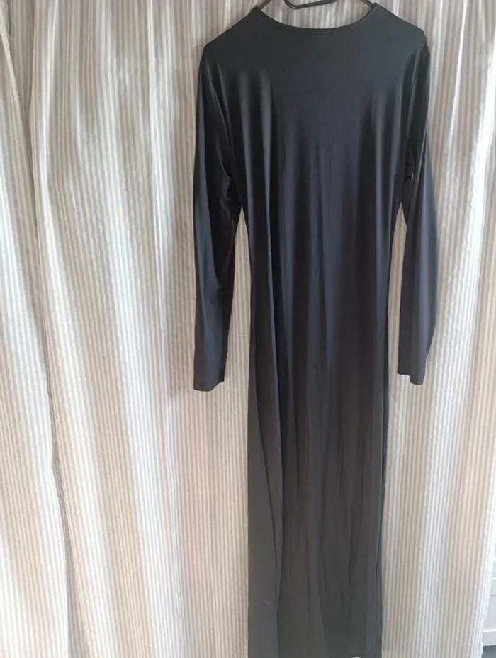 Robe longue noire - photo numéro 2