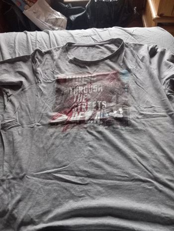 T-shirt court