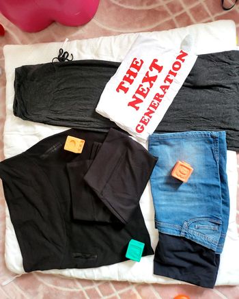 Lot vêtements grossesse taille 46/48  de 5 jupes et un teeshirt