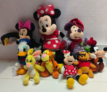 Lot de 9 peluches Disney