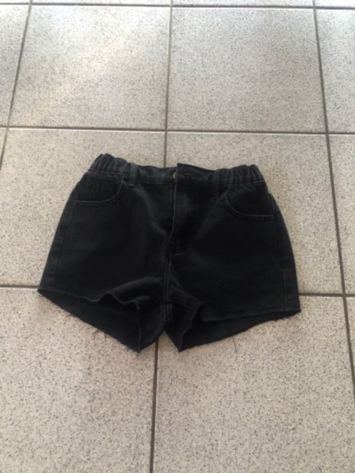 Short noir