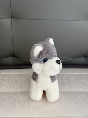 Petite peluche loup gris et blanc 