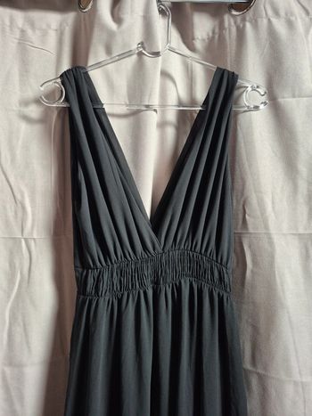 Robe noir décolleté