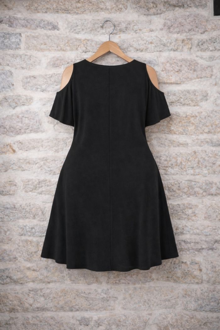 Robe festonnée élégance noire épaules dénudées Femme taille 54 marque Boohoo 💍 - photo numéro 8