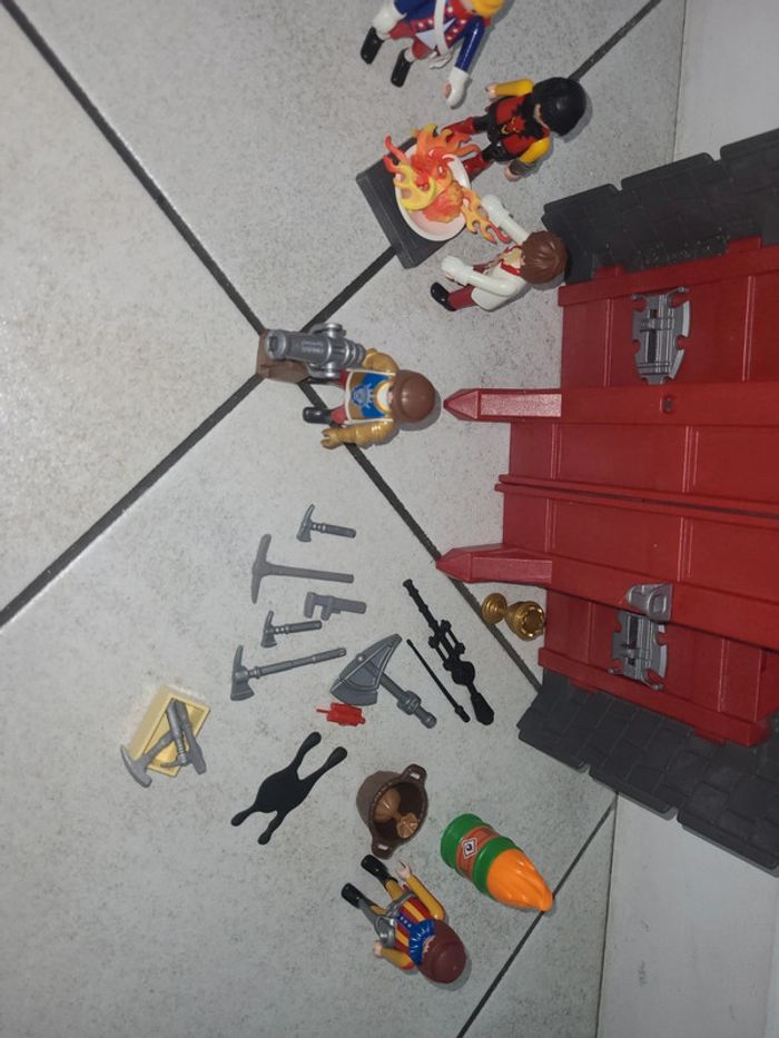 Chevalier Playmobil + 6 personnages - photo numéro 2