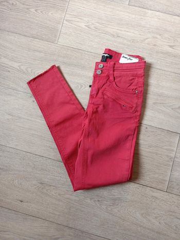 2. Jeans skinny neuf Jennyfer 34