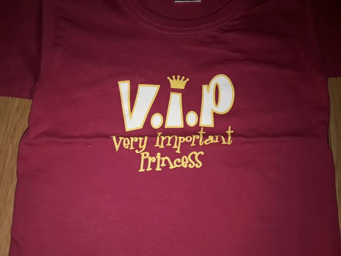 🌺 Tee Shirt Fushia V.I.P. en 4 ans 🌺 - photo numéro 2