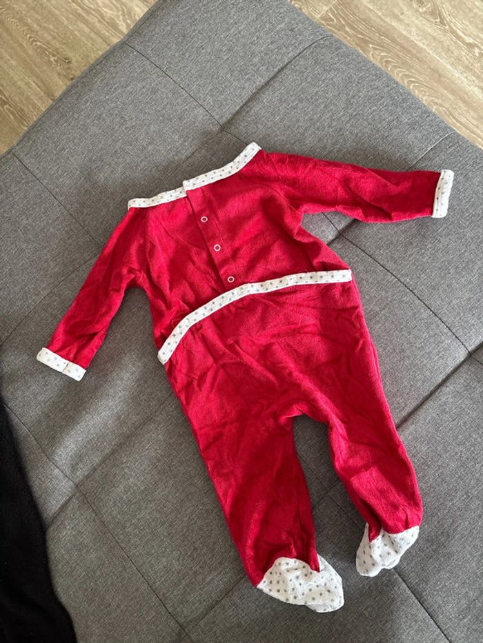 Pyjama 6 mois fille rouge,blanc et gris pommette très bon état - photo numéro 4