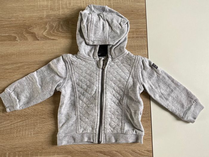 Sweet zippé à capuche gris kiabi 18 mois