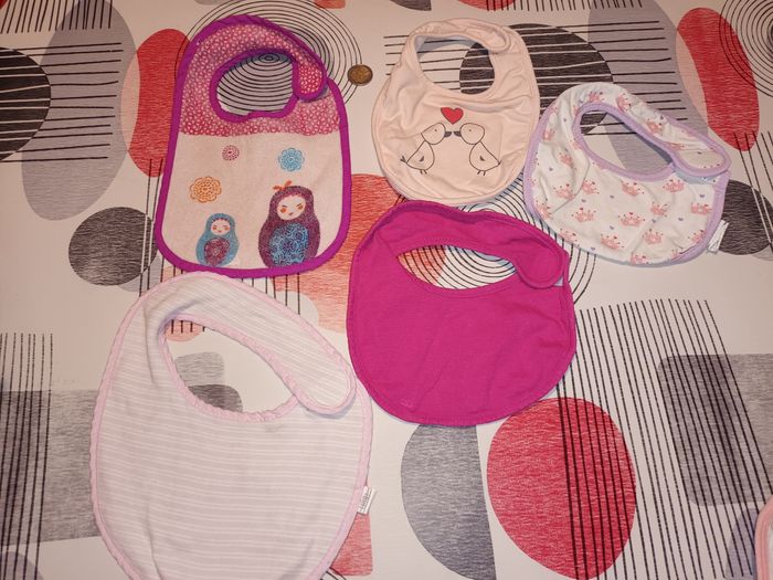 Lot 5 bavoirs 👧 - photo numéro 3