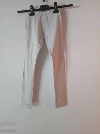 Joli legging blanc. 4 ans