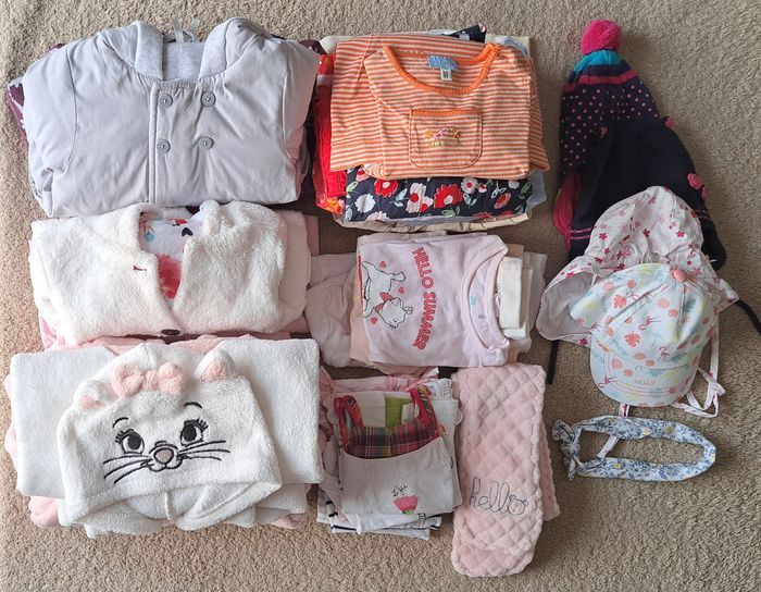 Très gros lot de vêtements fille taille 6 mois - photo numéro 1