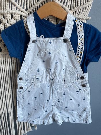 Ensemble t-shirt + salopette short t.12m