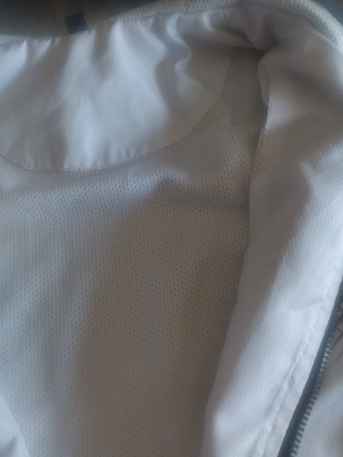 Veste à capuche polyester sans marque. Taille 6 ans - photo numéro 4