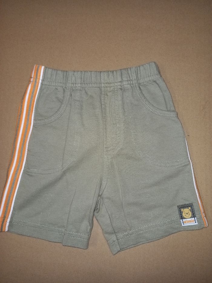 Short kaki Disney C&A 80 cm