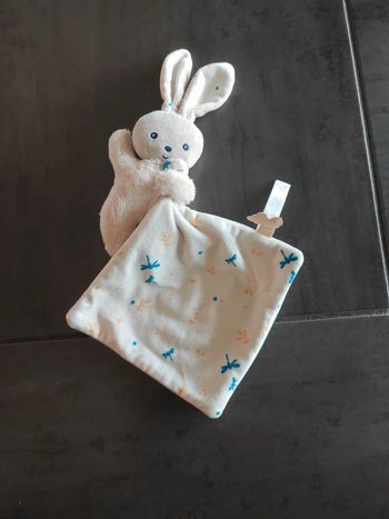 Doudou lapin carré douceur kaloo