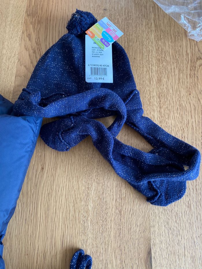 Manteau 12 mois Bonnet moufles neuf - photo numéro 5
