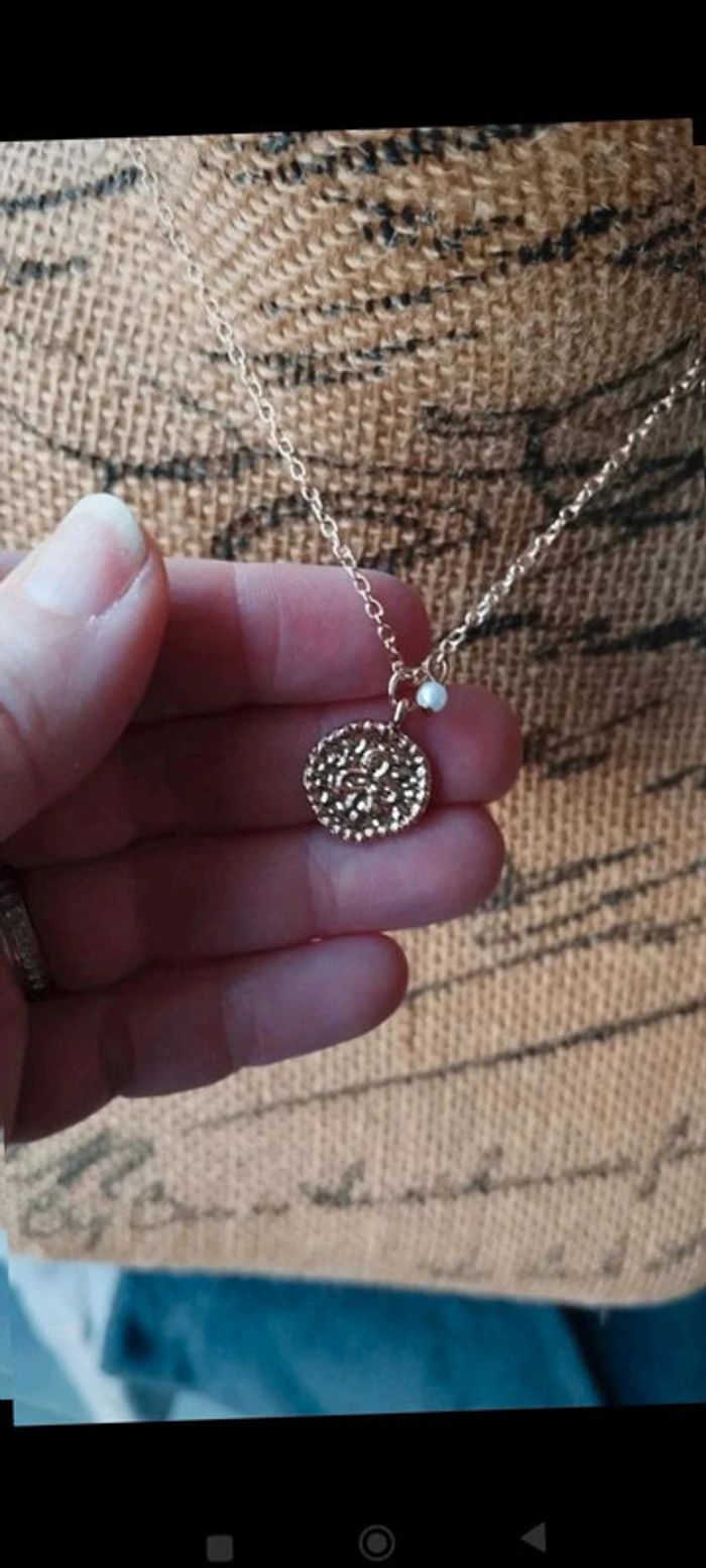 Collier pendentif doré - photo numéro 4