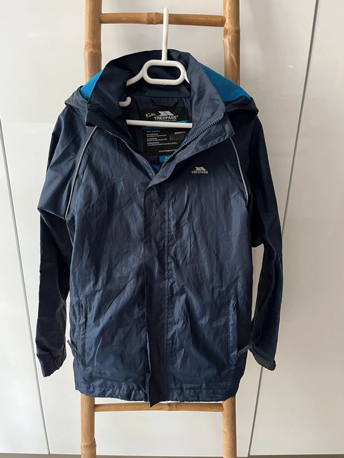 Imperméable avec capuche amovible