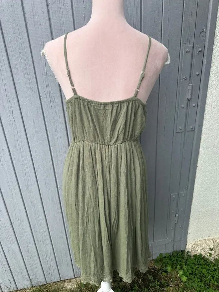 Robe d’été kaki fines bretelles doublée décolleté dentelle Kiabi 36/S - photo numéro 4