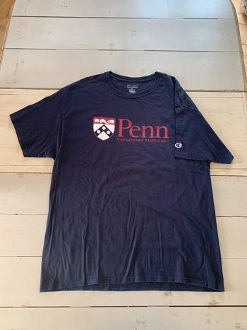 Tee shirt printed Champion Penn Veterinary medecine USA university