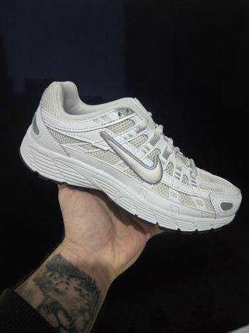 Nike p6000 blanche taille 33 neuves authentiques