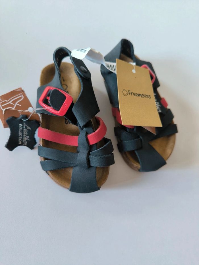 Sandales neuves bébé 18