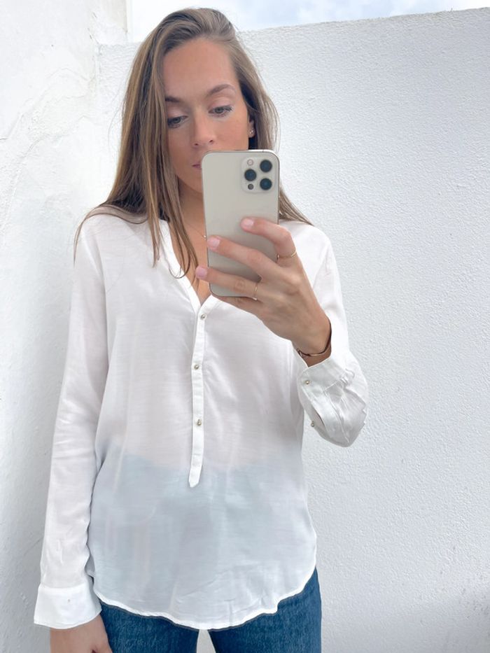Blouse manches longues noir et blanche Zara avec boutons dorés - photo numéro 3