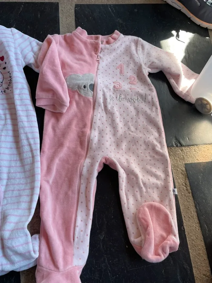 Lot 2 pyjamas 12 mois - photo numéro 3