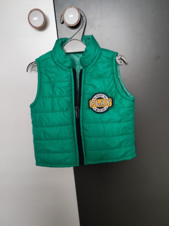 Doudoune  sans manche  taille 6 mois