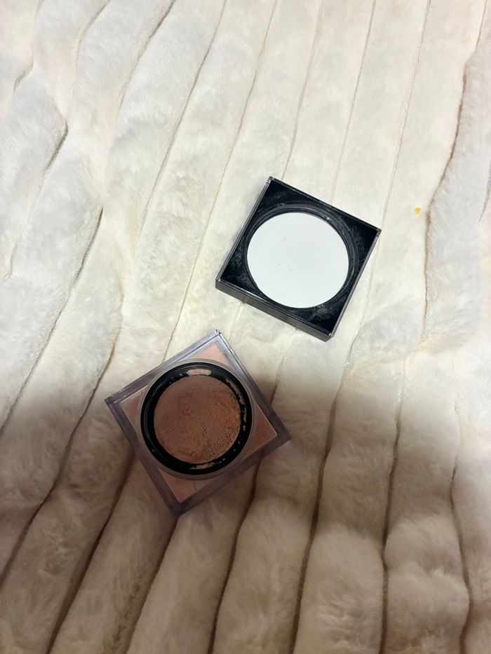 Poudre libre Huda beauty - photo numéro 2