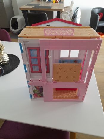 Maison barbie et chaise haute barbie