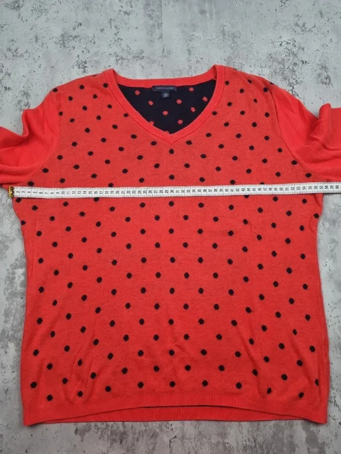 Pull col V rouge à pois noirs Tommy Hilfiger – Taille XL Femme (mesures en photos) - photo numéro 9