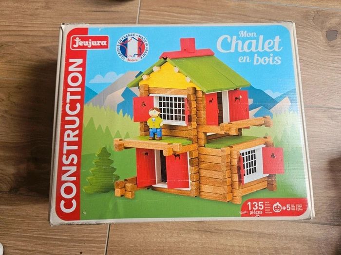Jouet construction bois chalet