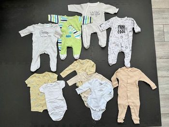 Lot de 17 vêtements 1 mois